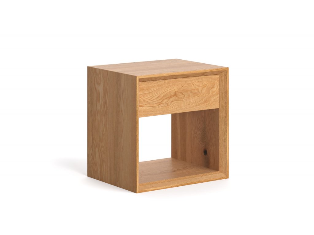 Pohľad na moderný, drevený nočný stolík Modena v minimalistickom dizajne s úložným priestorom, pohľad zboku.