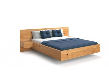 Pohľad na drevenú manželskú posteľ s levitujúcim efektom, pohľad zboku.