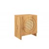 Drevený nočný stolík Harmark s ratanovým výpletom a nožičkami, pohľad zboku.